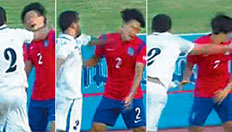 Ｕ２０サッカー韓国選手３連発殴られる